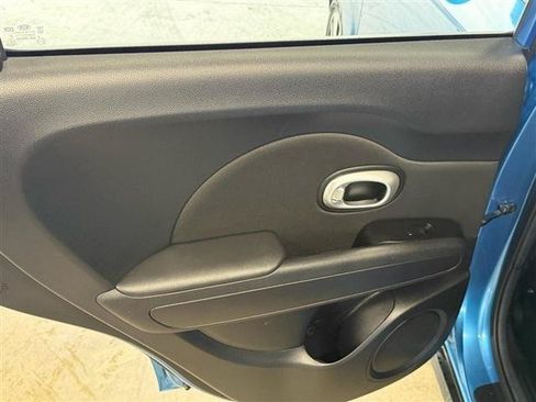 Used 2016 Kia Soul + w/ Designer's Package FWD image 11