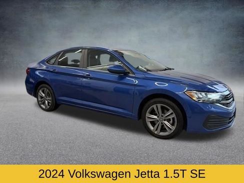 Used 2024 Volkswagen Jetta SE FWD image 2
