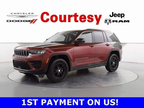 Certified 2023 Jeep Grand Cherokee Laredo w/ Luxury Tech Group I image 9
