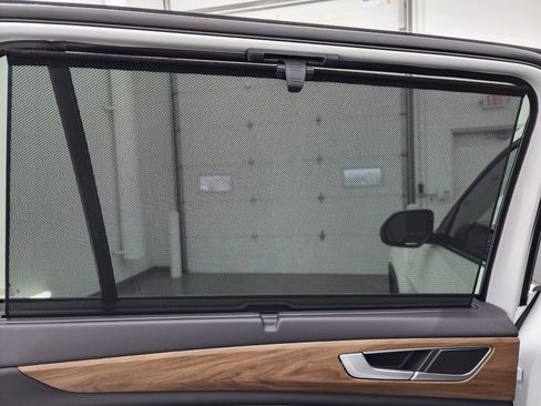 Used 2025 Volkswagen Atlas SE image 38