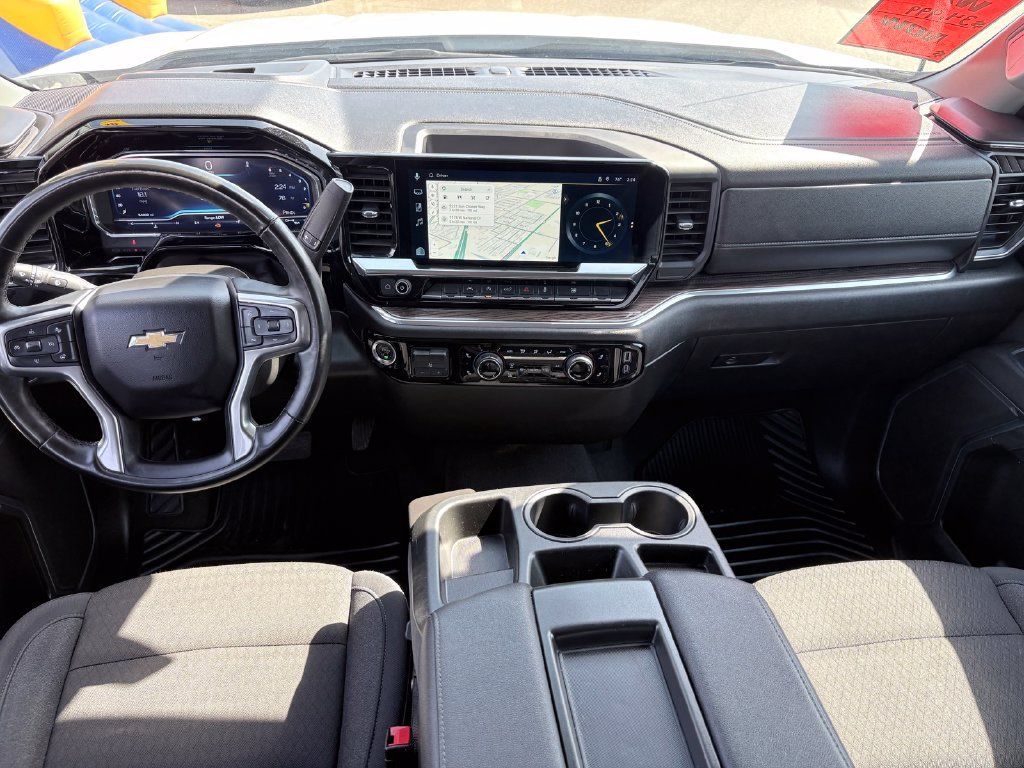 Used 2025 Chevrolet Silverado 1500 LT RWD image 8