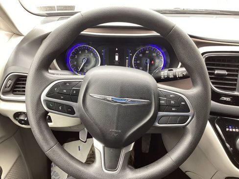 Used 2018 Chrysler Pacifica Touring Plus w/ Tire & Wheel Group image 16