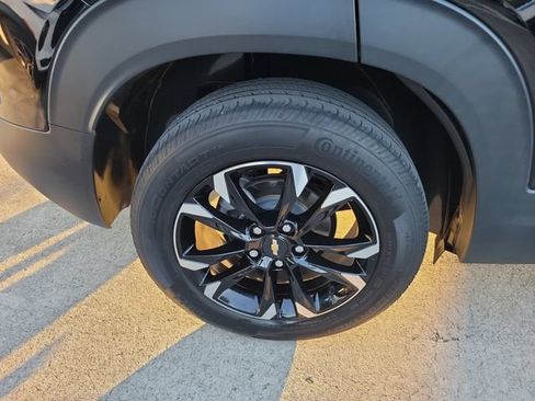 Used 2023 Chevrolet TrailBlazer LT w/ Convenience Package FWD image 5