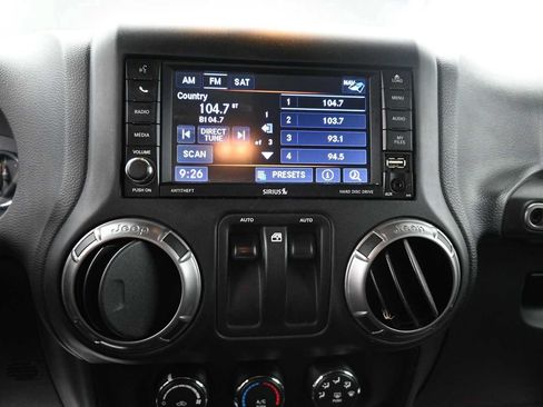 Used 2018 Jeep Wrangler Sahara w/ Dual Top Group AWD/4WD image 8