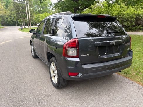 Used 2014 Jeep Compass Latitude w/ Sun/Sound Group AWD/4WD image 7