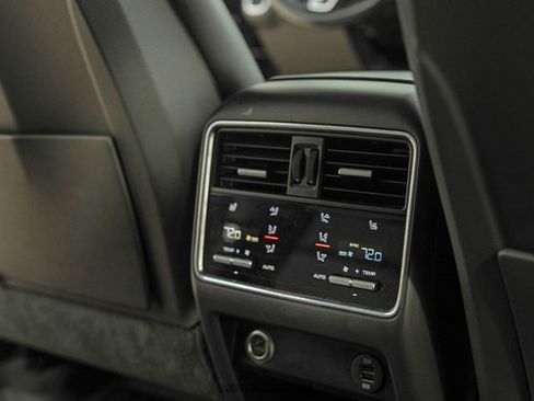 Used 2019 Porsche Cayenne Turbo image 29