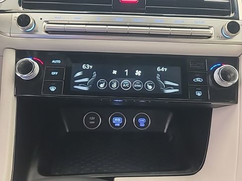 Used 2025 Genesis G70 2.5T AWD/4WD image 34