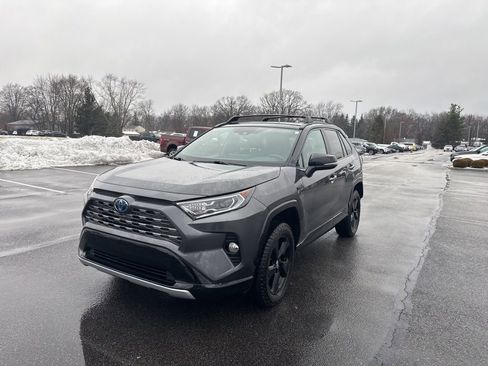Used 2020 Toyota RAV4 XSE image 3