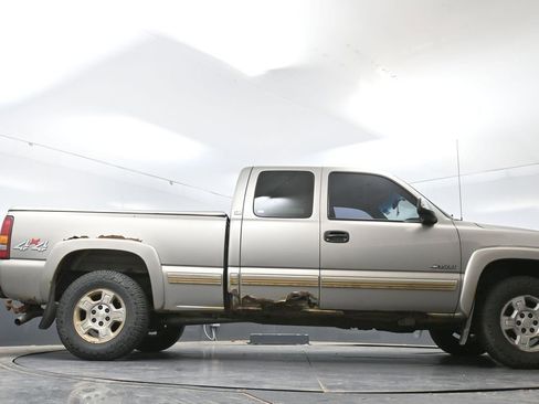 Used 2001 Chevrolet Silverado 1500 LS w/ Firm Ride Suspension Pkg AWD/4WD image 22