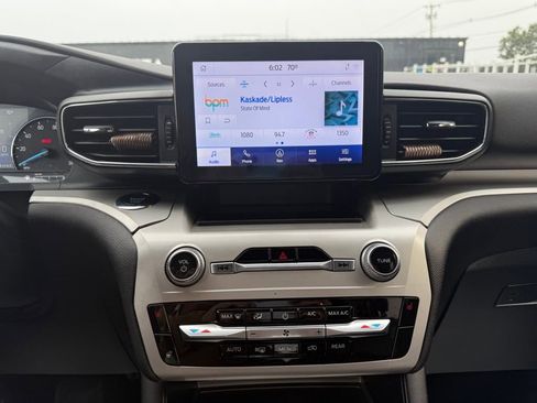 Used 2022 Ford Explorer XLT w/ Equipment Group 202A image 36