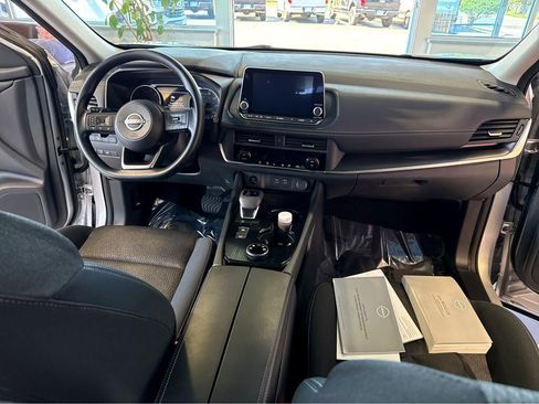 Used 2024 Nissan Rogue SV AWD/4WD image 17