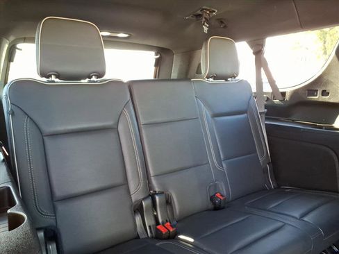 Used 2021 GMC Yukon XL SLT w/ SLT Premium Package image 16