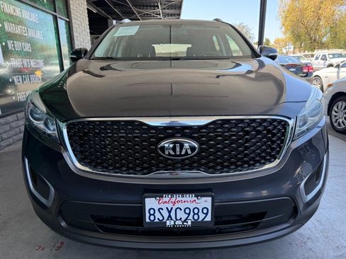 Used 2017 Kia Sorento FWD image 11
