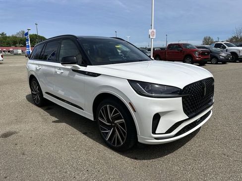 Used 2025 Lincoln Aviator Black Label w/ Black Label Special Edition AWD/4WD image 11