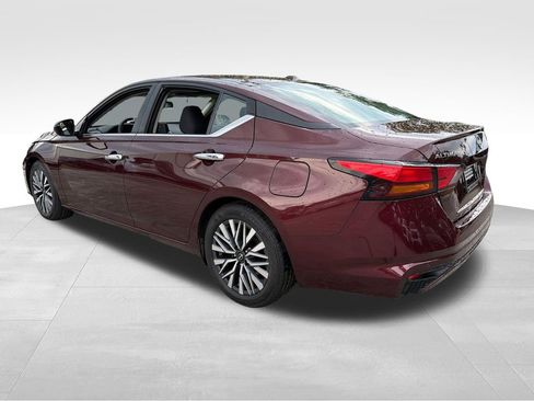 Used 2024 Nissan Altima 2.5 SV FWD image 5