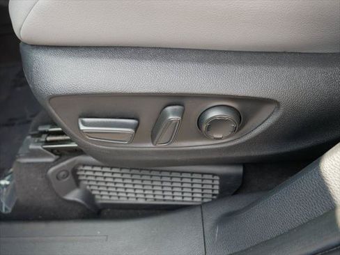 Certified 2026 Toyota Sienna XLE FWD image 15