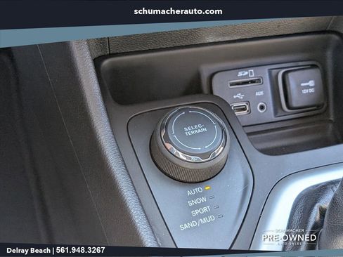 Used 2015 Jeep Cherokee Latitude AWD/4WD image 25