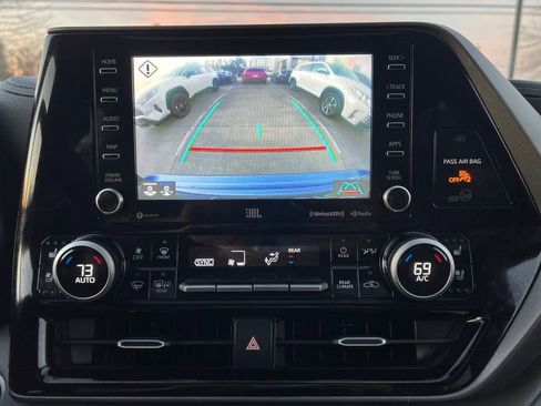 Used 2020 Toyota Highlander Limited image 17