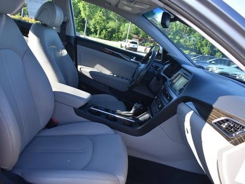 Used 2016 Hyundai Sonata Limited w/ Option Group 02 FWD image 16
