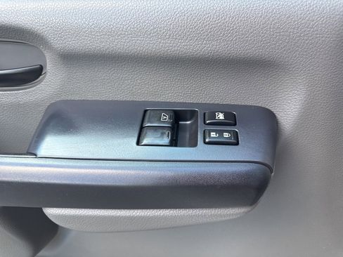 Used 2018 Nissan NV 3500 SV image 18