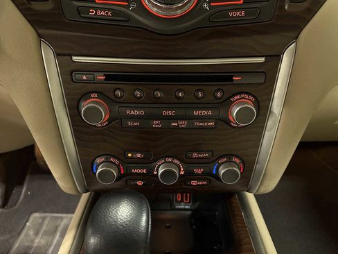 Used 2019 Nissan Pathfinder Platinum image 23