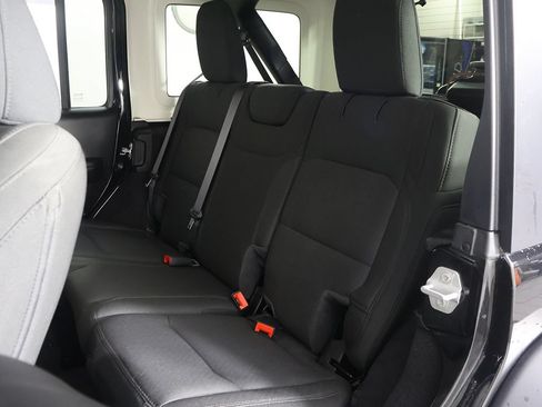 Used 2021 Jeep Wrangler Unlimited Sport AWD/4WD image 27