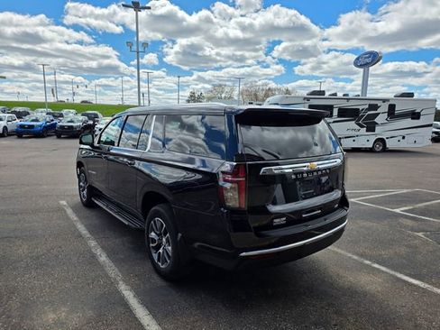 Used 2024 Chevrolet Suburban LT w/ Luxury Package AWD/4WD image 8