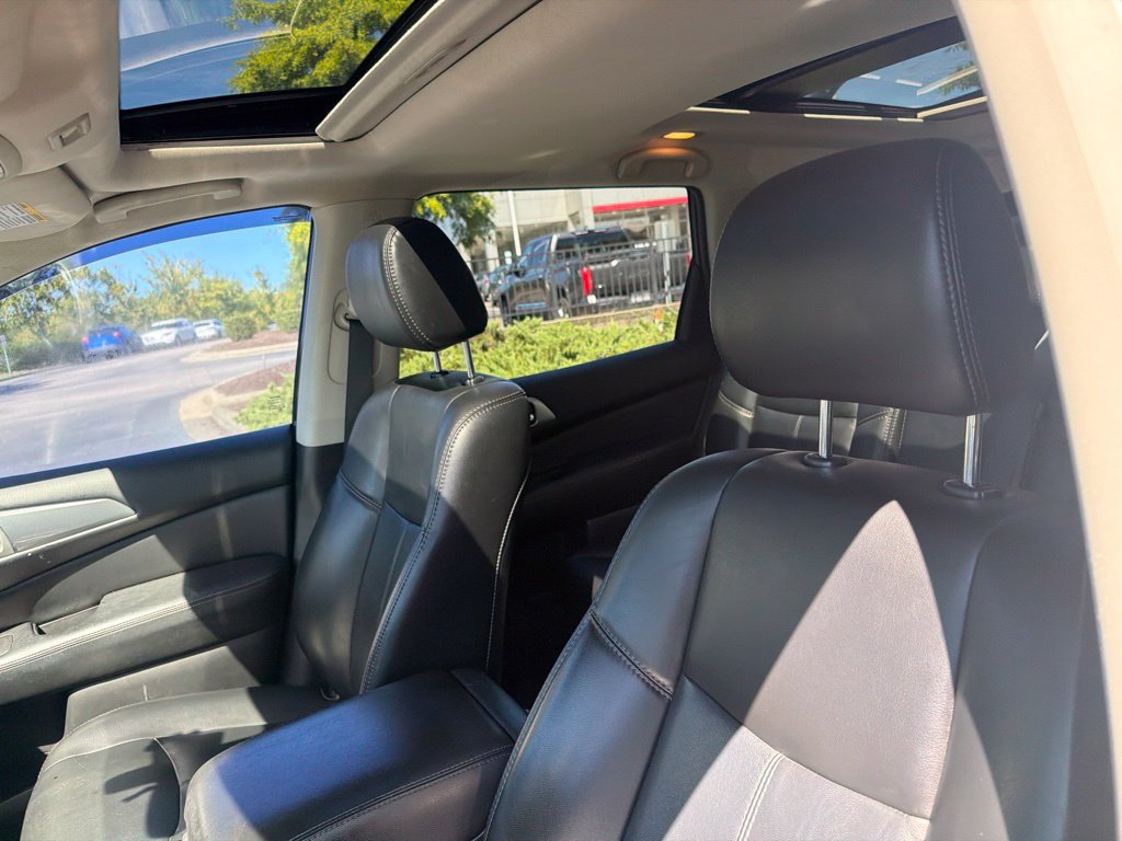 Used 2017 Nissan Pathfinder SL w/ SL Premium Package AWD/4WD image 9