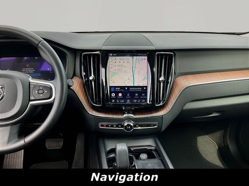 Used 2022 Volvo XC60 B5 Momentum AWD/4WD image 9