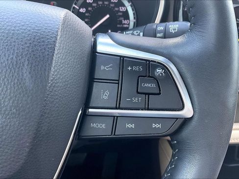 Used 2020 Toyota Highlander Limited FWD image 17