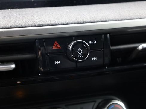 Certified 2025 Nissan Kicks SV image 18