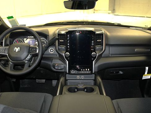 New 2026 RAM 2500 Big Horn AWD/4WD image 9