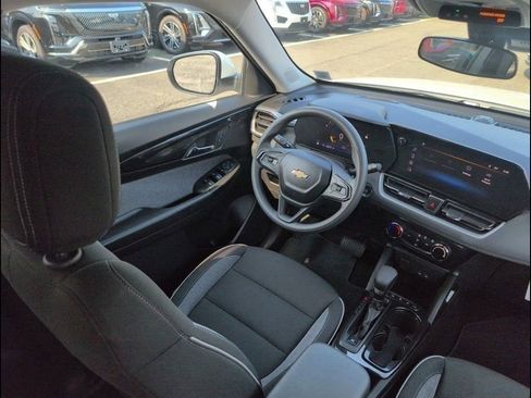 Used 2025 Chevrolet TrailBlazer LT w/ Driver Confidence Package image 35
