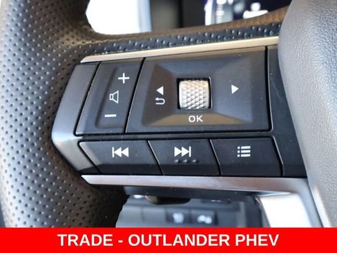Used 2025 Mitsubishi Outlander SEL image 28
