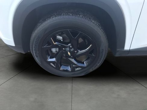 Used 2025 Chevrolet Trax LT FWD image 4