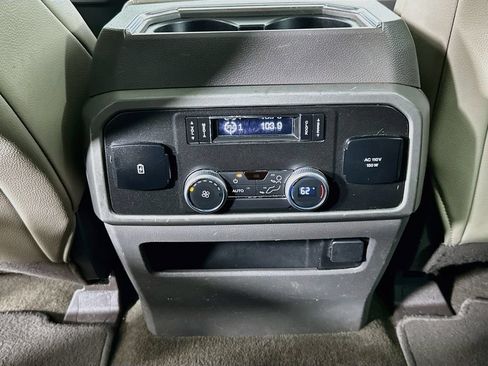 Used 2020 Ford Expedition XLT w/ Equipment Group 202A RWD image 30