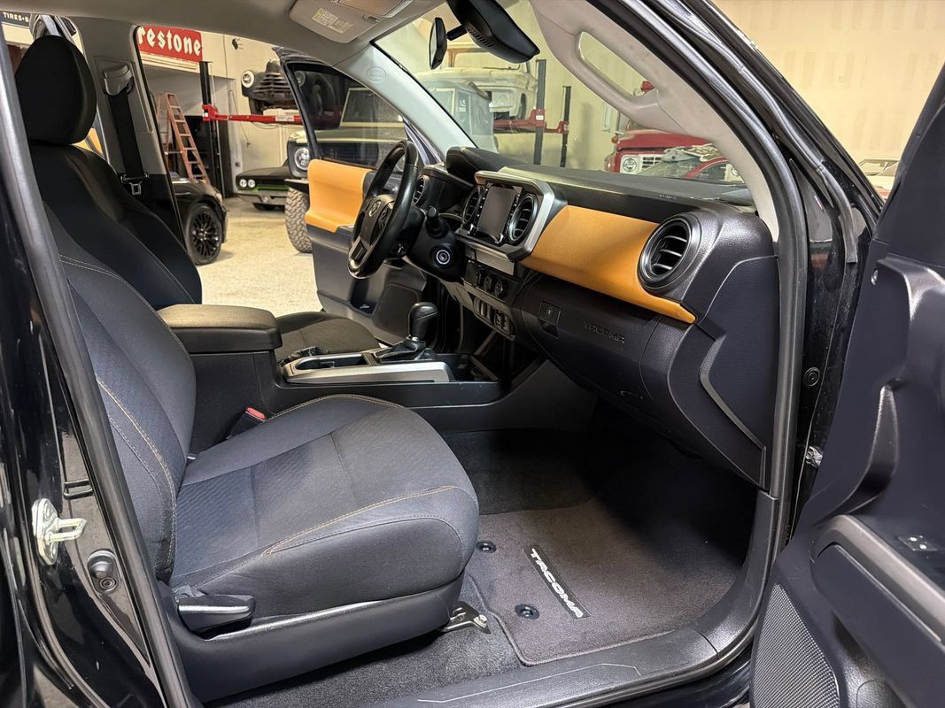 Used 2020 Toyota Tacoma SR5 RWD image 35