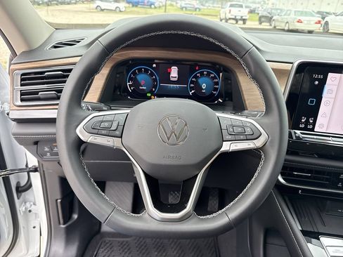 New 2026 Volkswagen Atlas SE FWD image 14