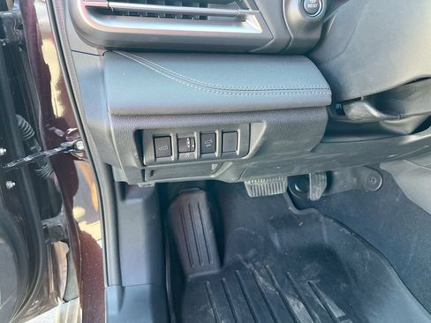 Used 2025 Subaru Outback Limited AWD/4WD image 12
