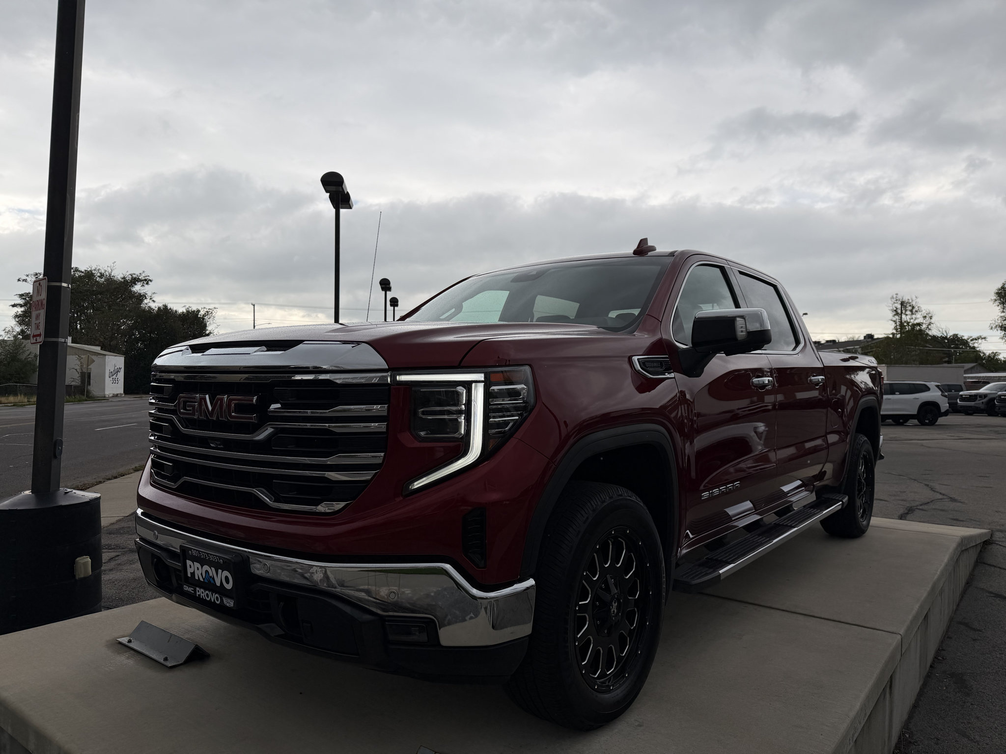 Used 2022 GMC Sierra 1500 SLT w/ SLT Convenience Package AWD/4WD image 7
