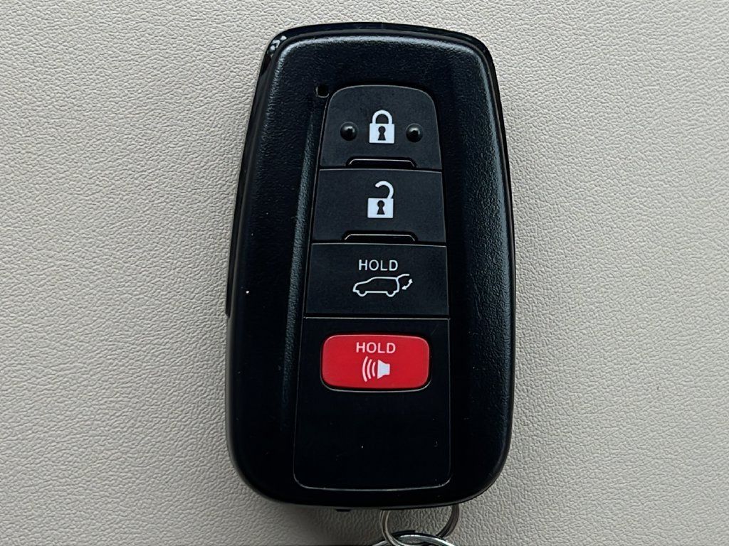 Used 2023 Toyota Highlander Platinum FWD image 23
