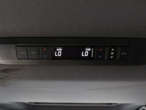 Used 2023 Toyota Sienna XSE FWD image 31