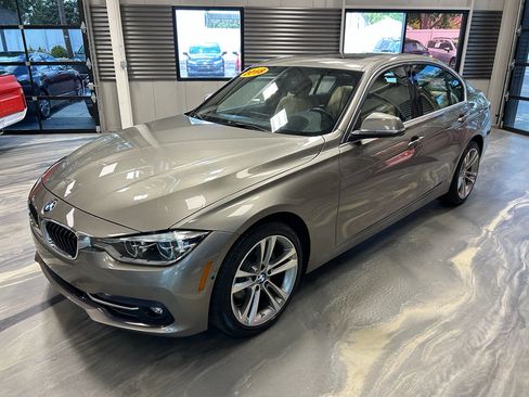 Used 2018 BMW 330i xDrive Sedan AWD/4WD image 37