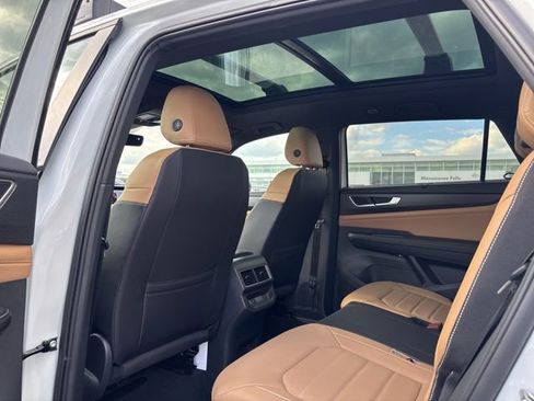 New 2026 Volkswagen Atlas Cross Sport SEL R-Line AWD/4WD image 30