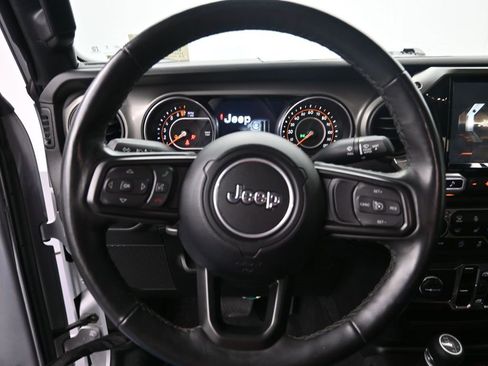 Used 2022 Jeep Gladiator Willys image 13