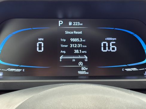 Used 2025 Hyundai Elantra SE FWD image 24