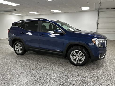 Used 2022 GMC Terrain SLE w/ Driver Convenience Package AWD/4WD image 2