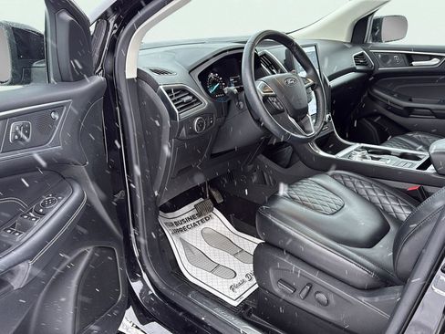Used 2023 Ford Edge Titanium image 23