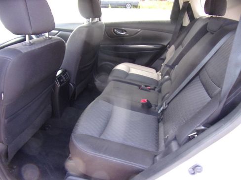 Used 2018 Nissan Rogue SV image 17