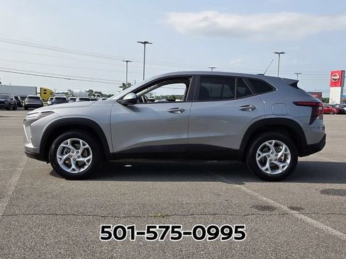 Used 2026 Chevrolet Trax LS w/ LS Convenience Package FWD image 2